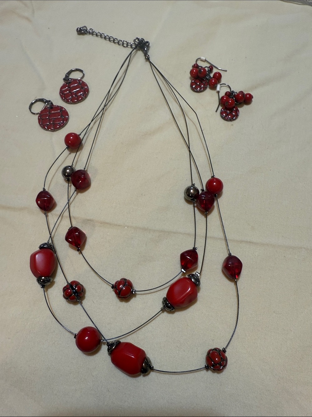 Multi layered Red & Black necklace w/ 2 different matching earrings